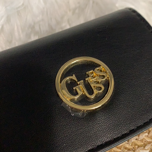 Guess Phone case/crossbody - Picture 5 of 8